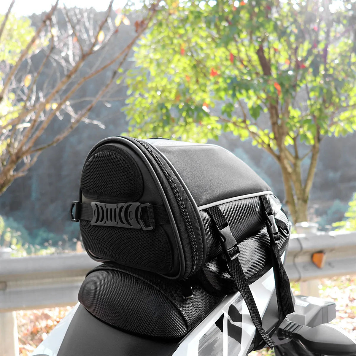 Black motorcycle fuel tank bag with reflective line, 15L capacity, PU and polyester construction