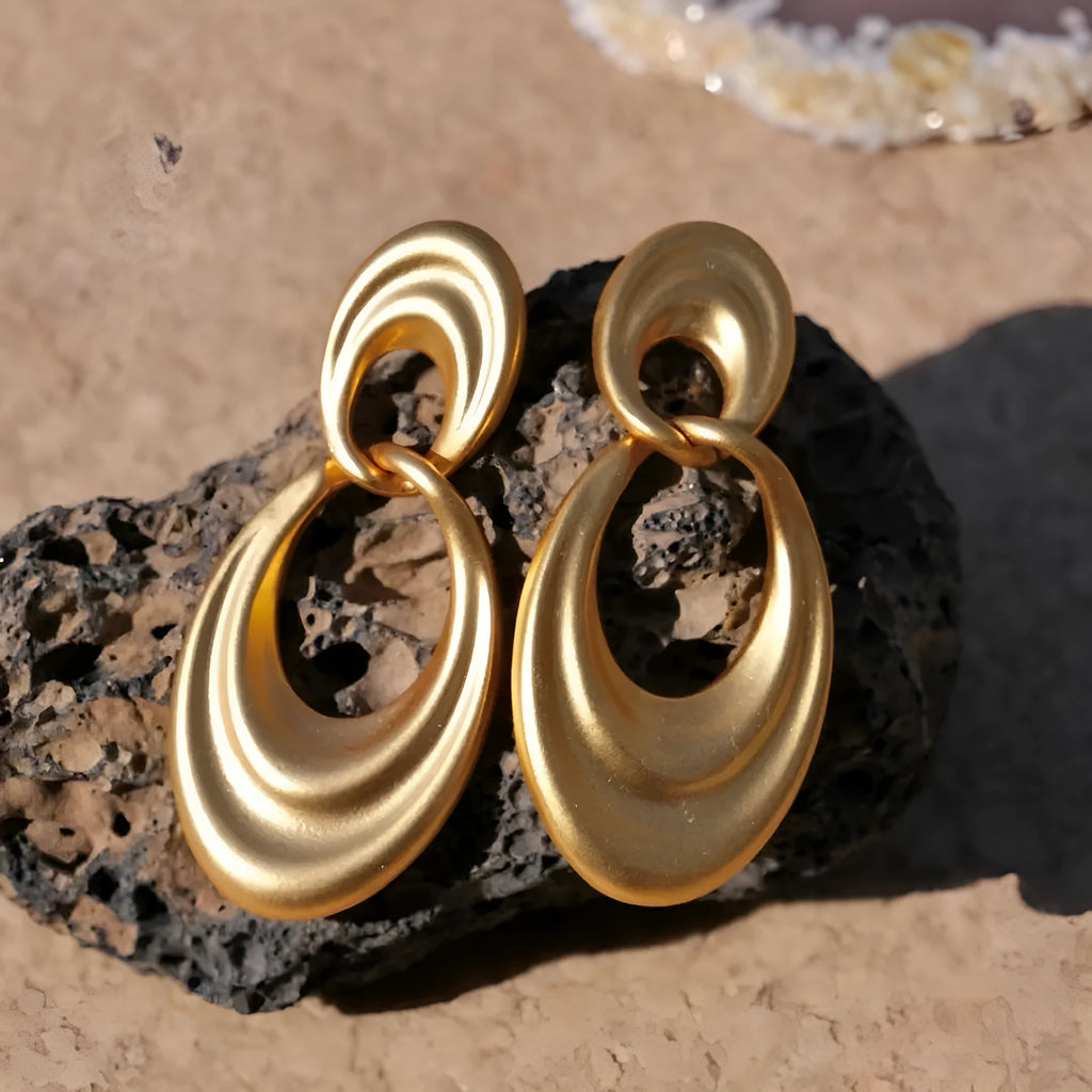 Gold double circle French retro earrings with U-shaped silhouette and quicksand-coloured finish