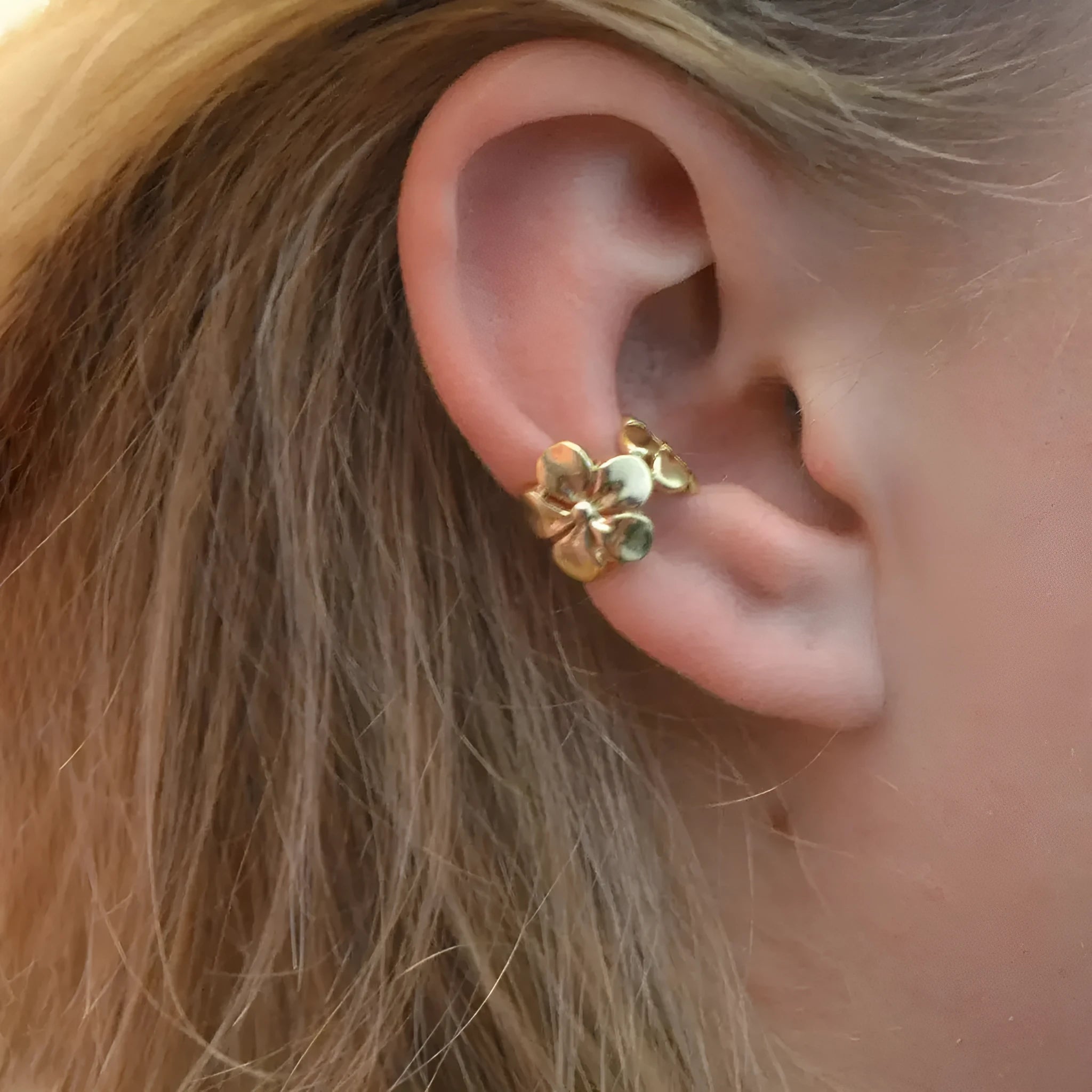 Gold starfish and conch shell earrings for women with animal zodiac designs