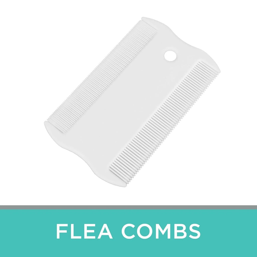 A double-sided plastic flea comb for pets with dense teeth, shown next to a ruler indicating its 5 cm length.