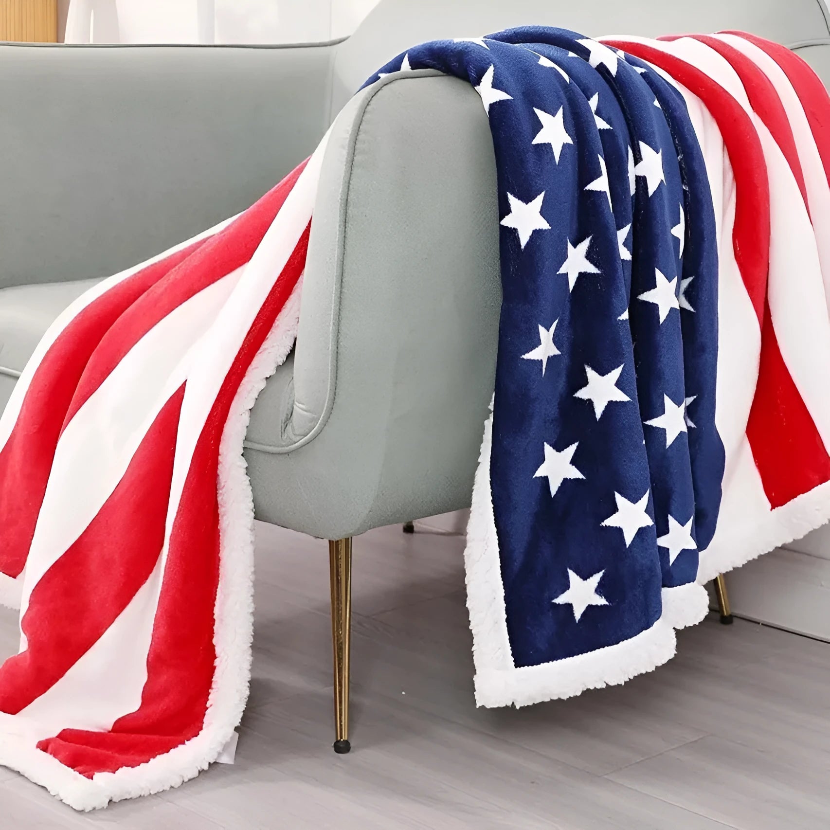 Striped polyester blanket with lambswool texture in American style, shown in vacuum packed and expanded forms