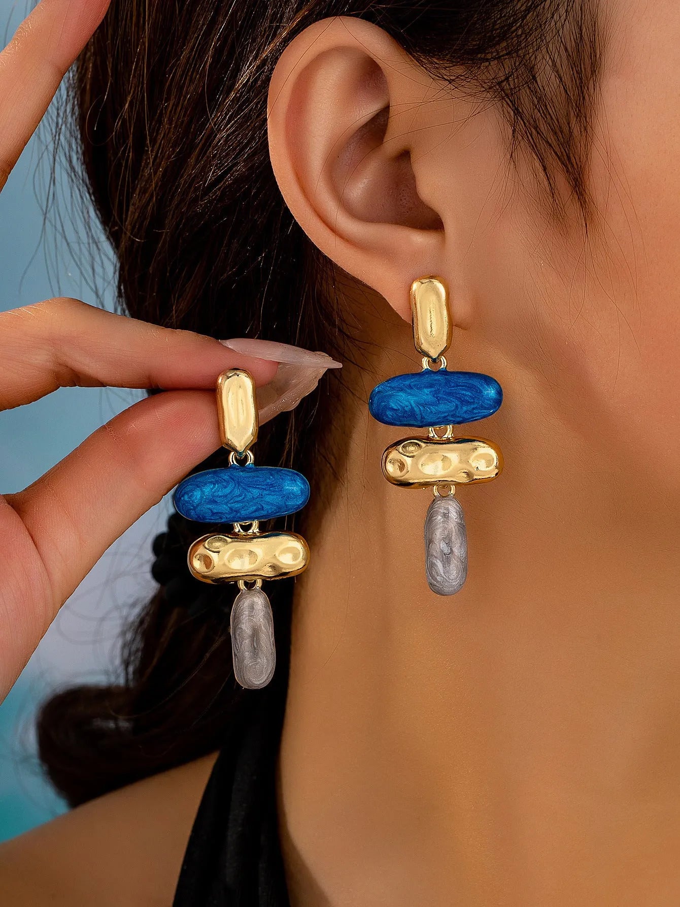 Women's geometric stud earrings with electroplated multicolour finish on zinc alloy