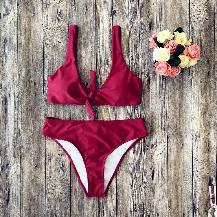 Solid colour women's polyester bikini set in black, displayed on a mannequin.