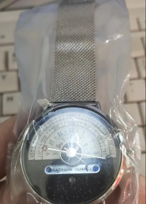 Men's sports quartz watch with 40mm alloy case, mineral glass, and stainless steel strap