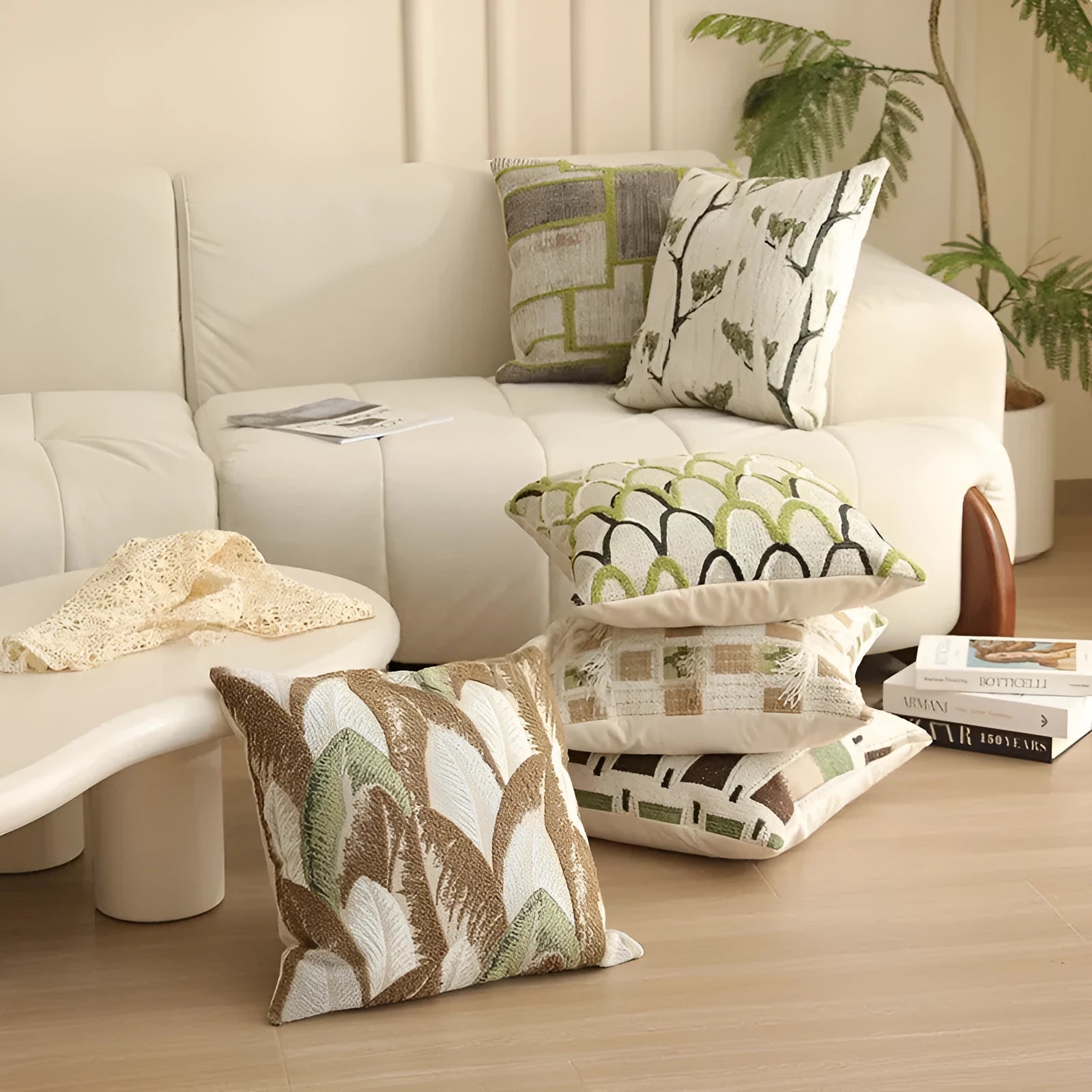45x45cm square jacquard cushion cover with woven botanical floral pattern in retro Nordic style.
