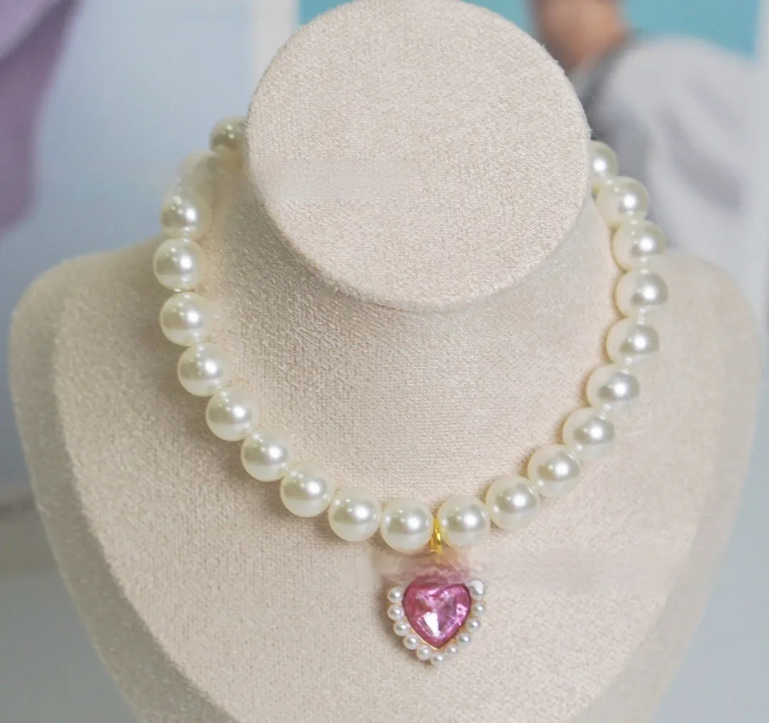 Pearl necklace love gem cat collar in single layer pink on a light background