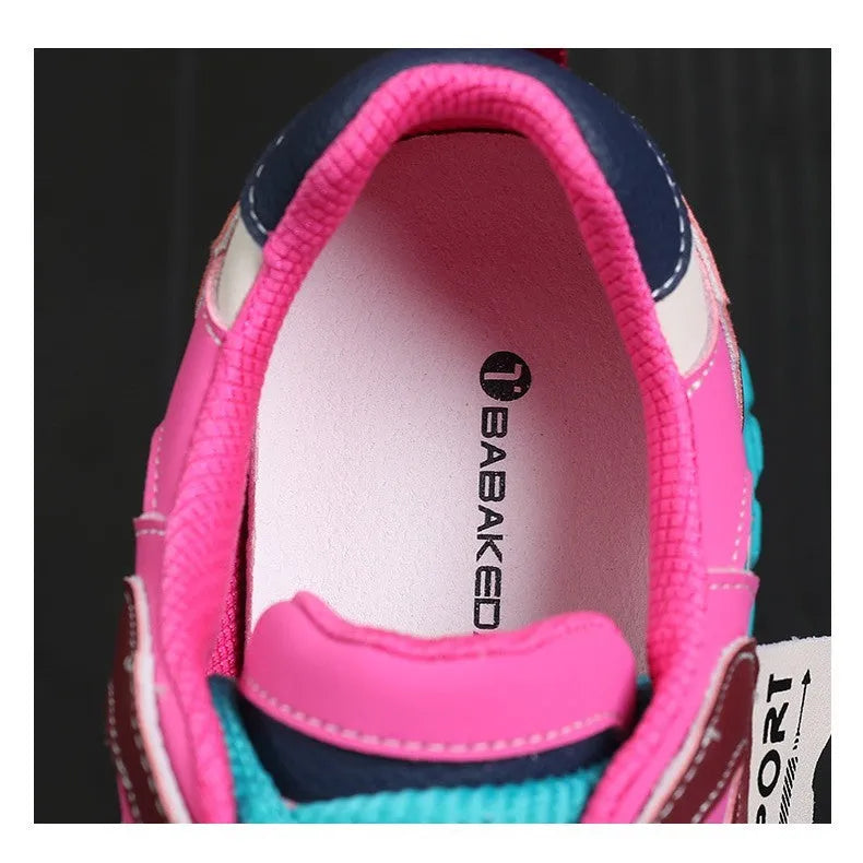 Leather sports casual shoes with thick sole and wedge heel, in black and white colour with front lace-up.