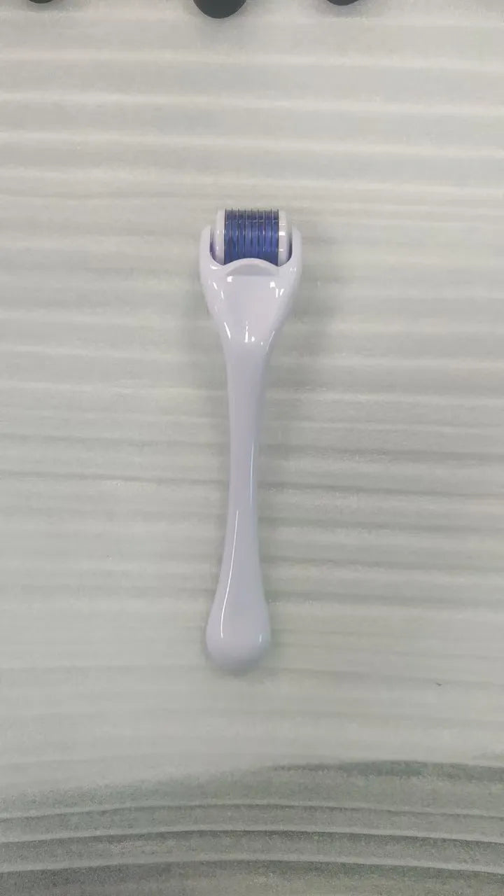 Mechanical derma roller pen with colour options and three needle size specifications for microneedling