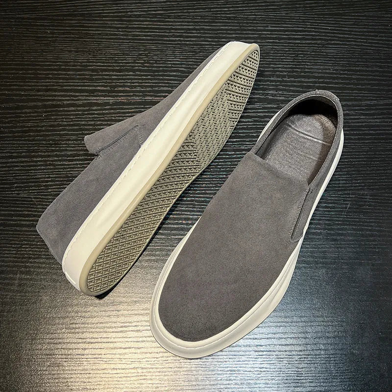 Men's casual shoes in solid grey colour with round toe, mid heel, and sewing line detail