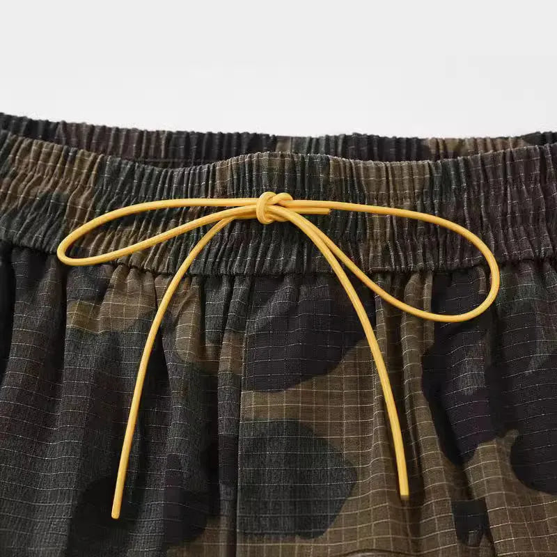 Men's cotton camouflage workwear shorts in green H215 with multi-bag pockets and loose fit