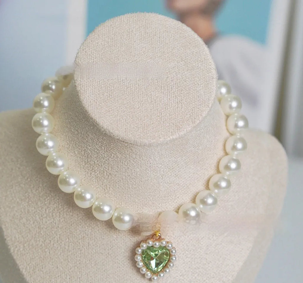 Pearl necklace love gem cat collar in single layer pink on a light background