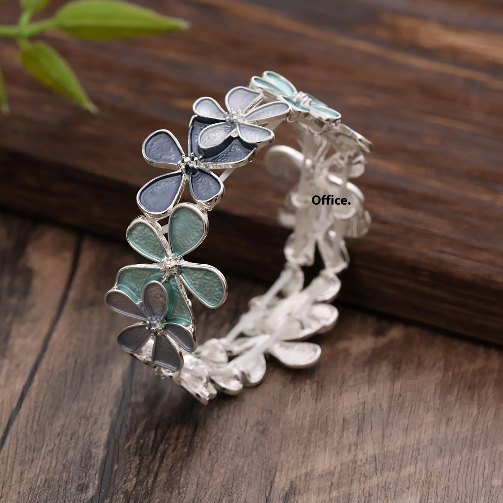 Flower elastic bracelet women's zinc alloy hand bracelet with dripping oil finish blue flower pattern