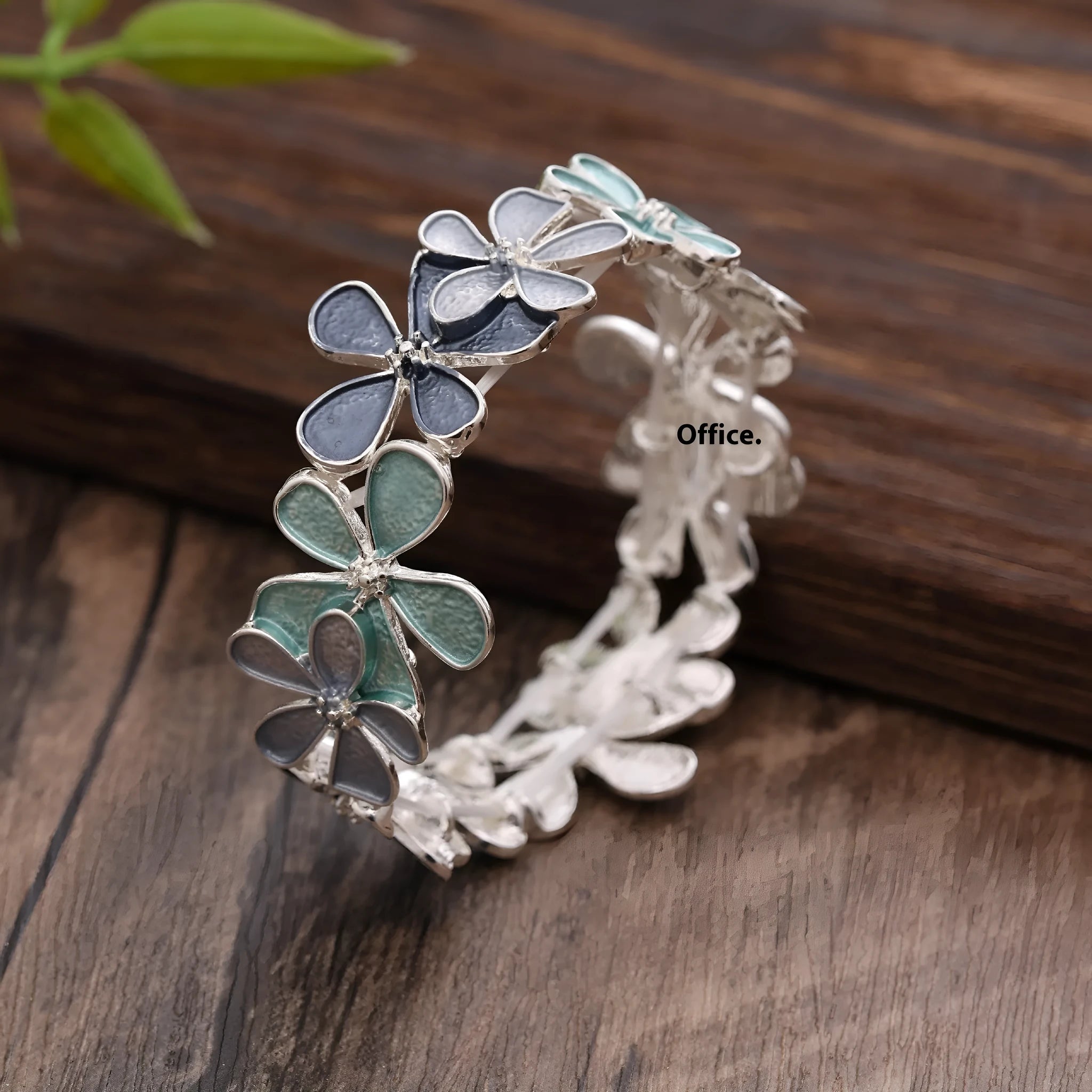 Flower elastic bracelet women's zinc alloy hand bracelet with dripping oil finish blue flower pattern