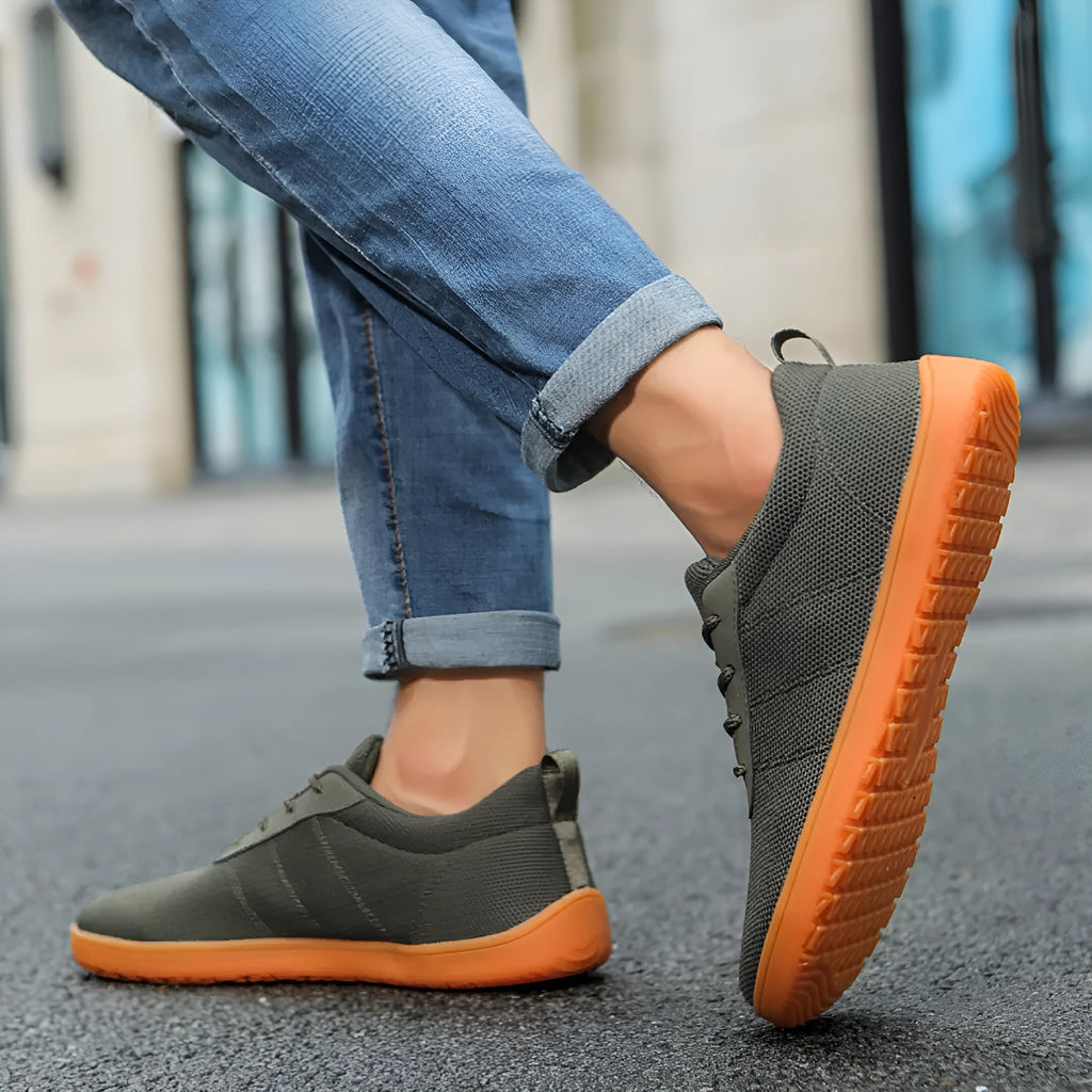 Men's wide toe walking shoes with Flyknit upper and rubber sole in solid colour design