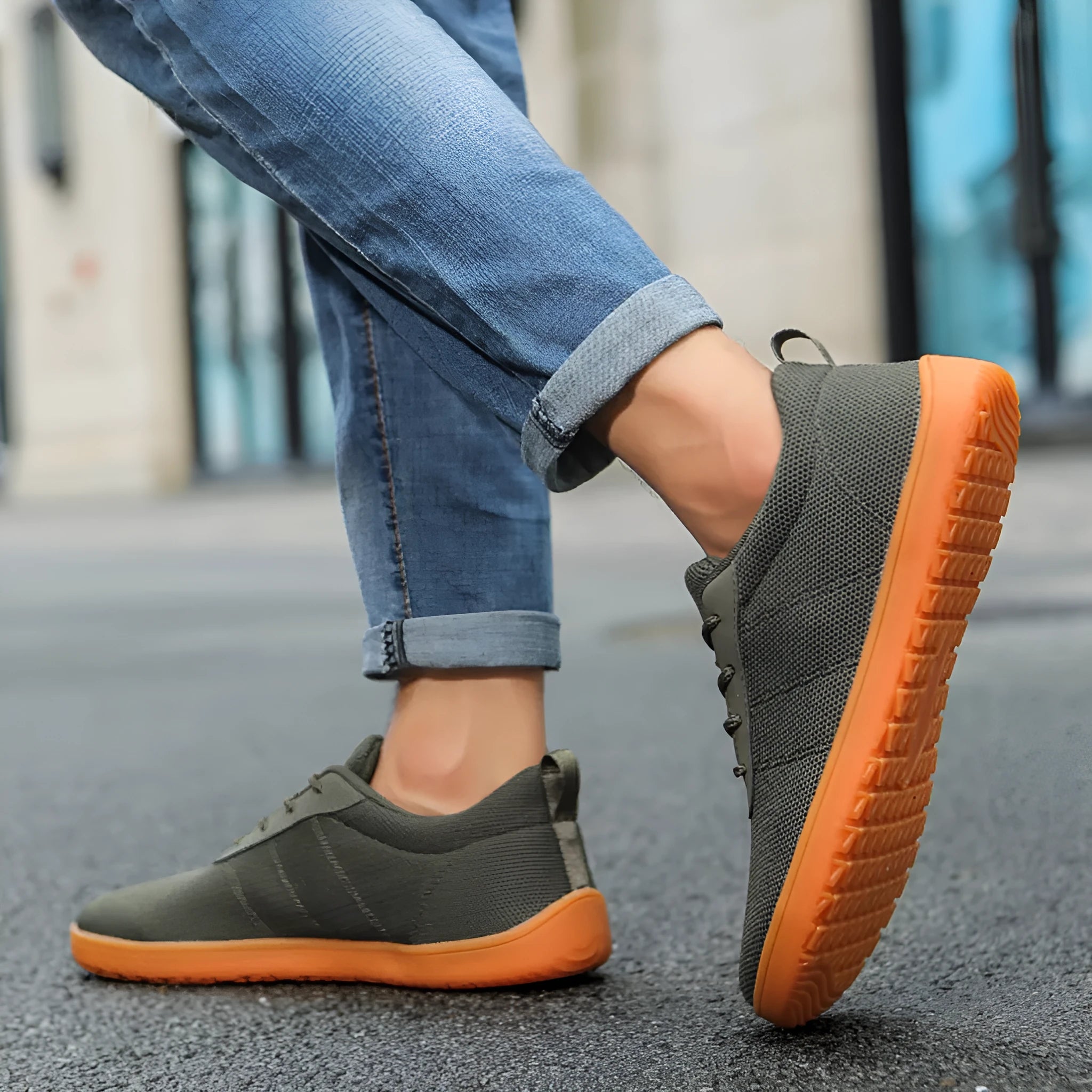 Men's wide toe walking shoes with Flyknit upper and rubber sole in solid colour design