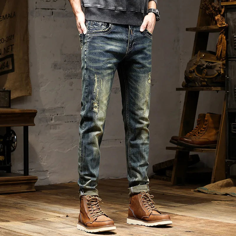 Men's slim fit jeans in retro colour with stretch denim and zip fly closure
