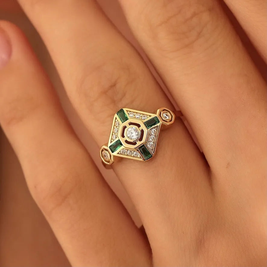 Square geometric ins-style emerald diamond ring in lvzuan colour on a white background.