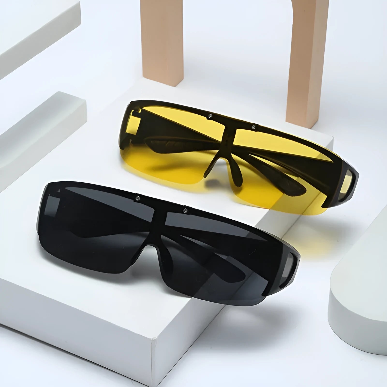 Polarised one-piece myopia sunglasses for mountain climbing and biking with multiple lens colour options