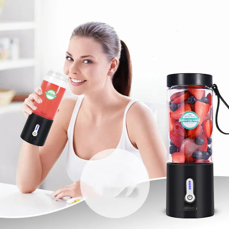 Portable 530ml rechargeable blender in black with lid and USB port, made from PC edible plastic