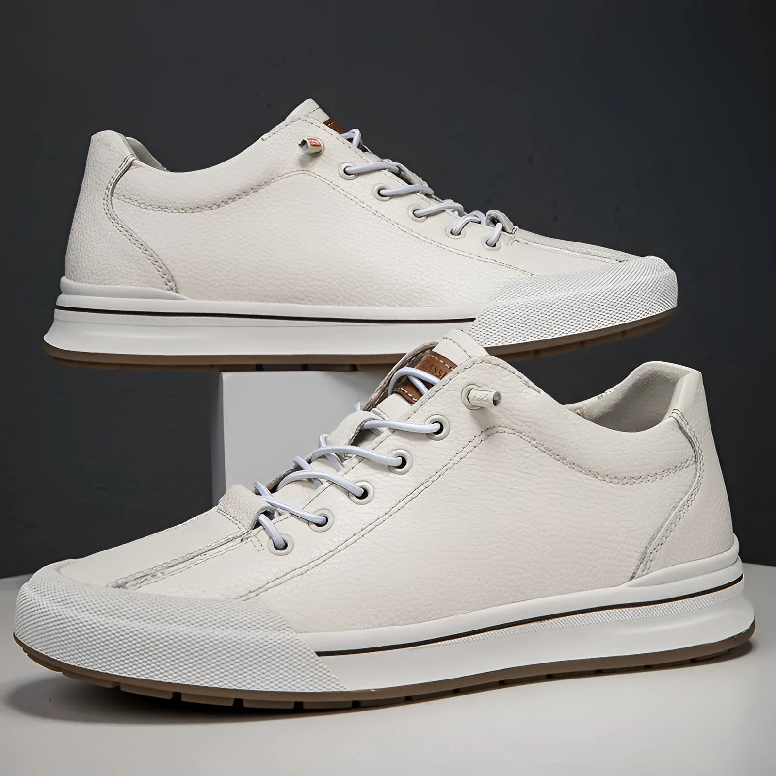 Men's white leather casual shoes with round toe and flat heel design