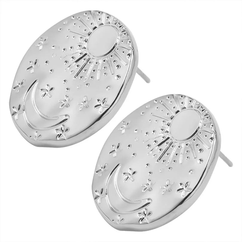 A pair of geometric shell-shaped stud earrings in 304 stainless steel with a gold or silver electroplated finish.