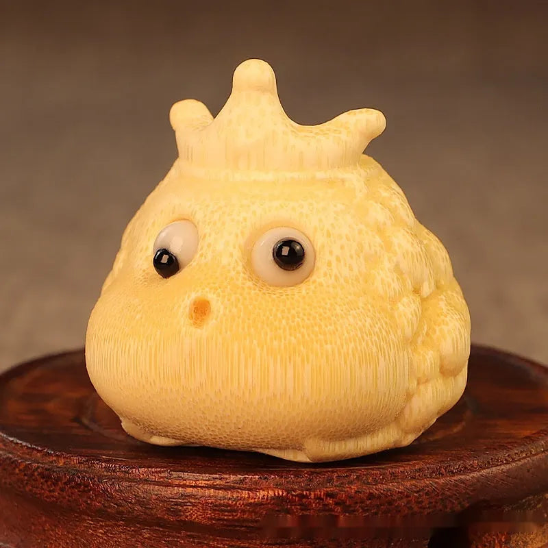 Solid bamboo carving of Crown Princess toad ornament measuring 5.0 cm in cute style