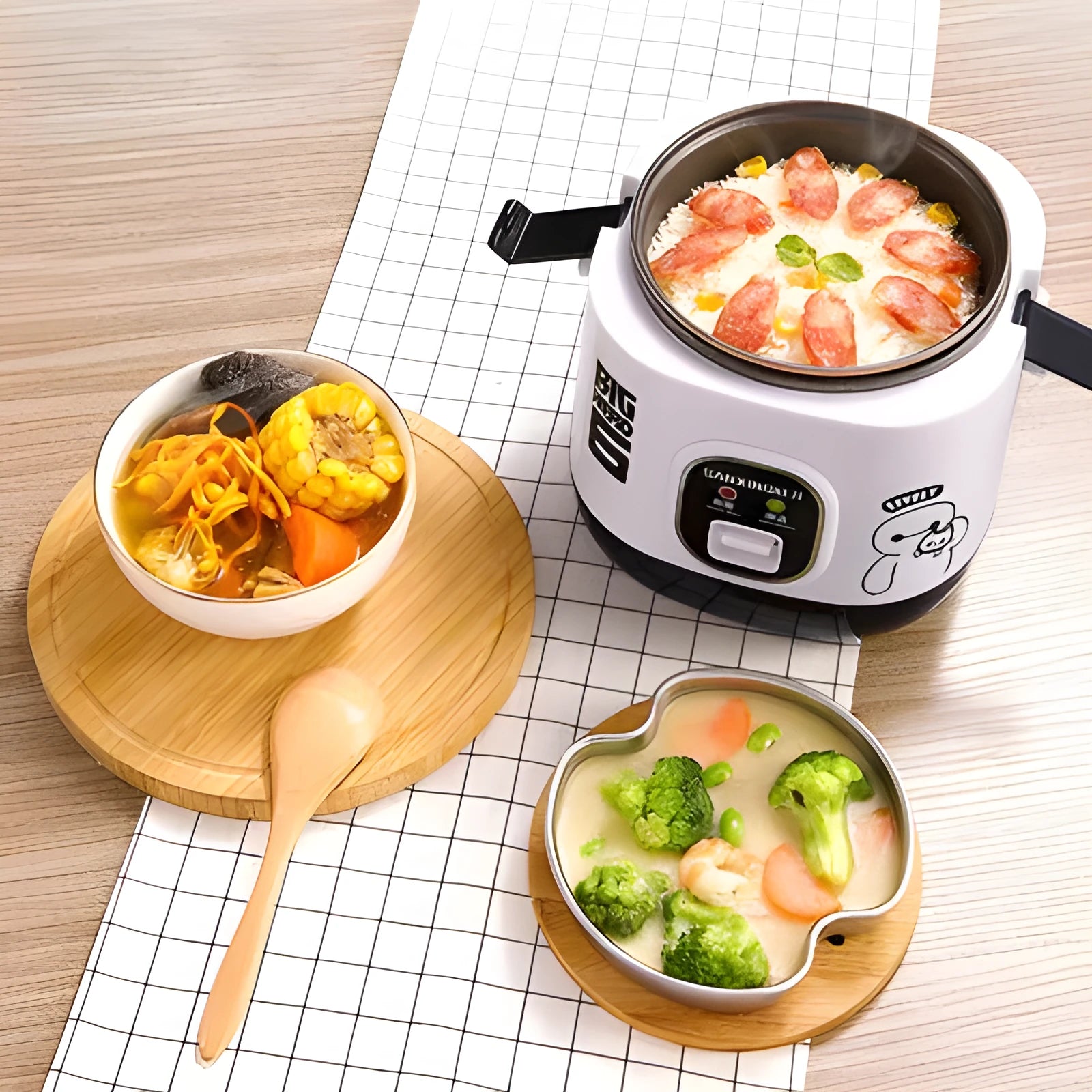 Miniature automatic rice cooker with round shape, steam pan and non-stick inner pot in compact design