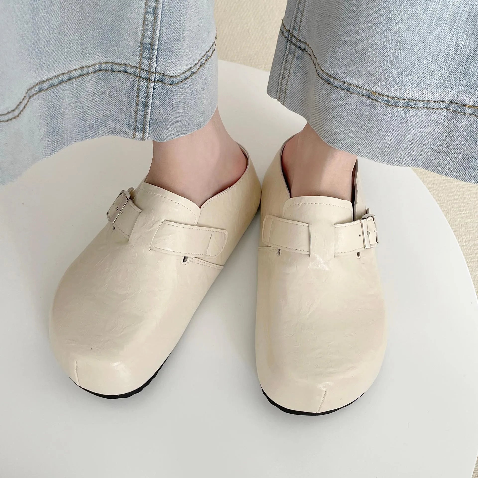 Flat buckle casual sneakers in creamy-white with round toe and PU upper