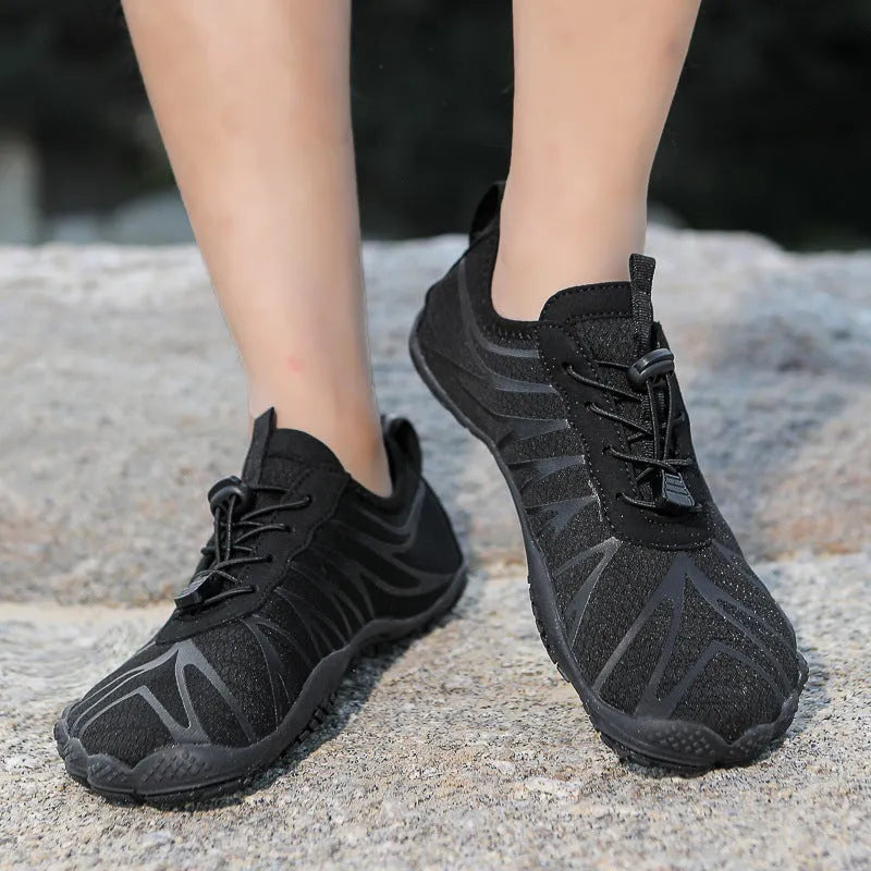 Breathable non-slip men women sports fitness running shoes with rubber sole and front lace-up fastening