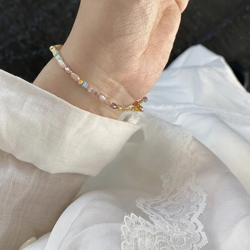 Women's pearl jewellery set with 14K gilded purple silver natural pearl bracelet and matching necklace
