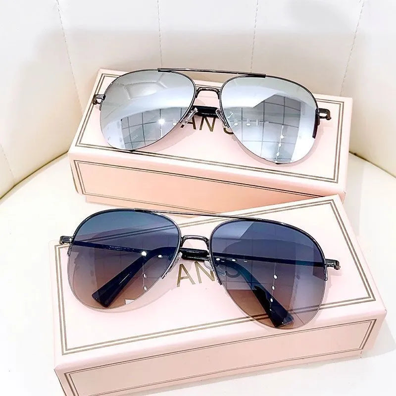 Men's aviator sunglasses with resin lens and sheet metal frame in gun mount blue lens colour