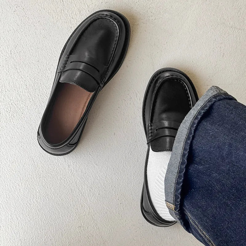 Men's slip-on retro casual shoes in black with microfiber upper and rubber sole