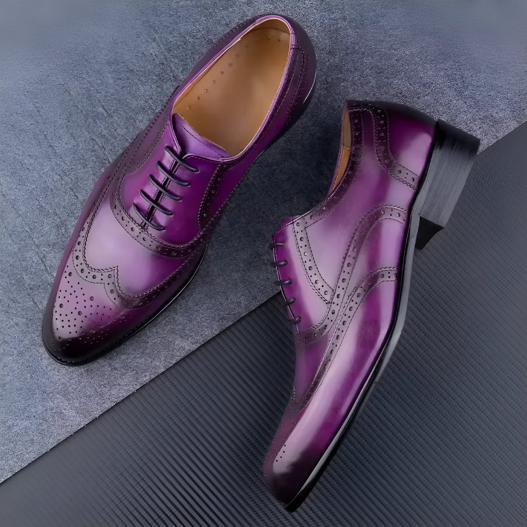 Men's Oxford hand carved pointed toe wedding party shoes in purple cowhide leather with rubber sole