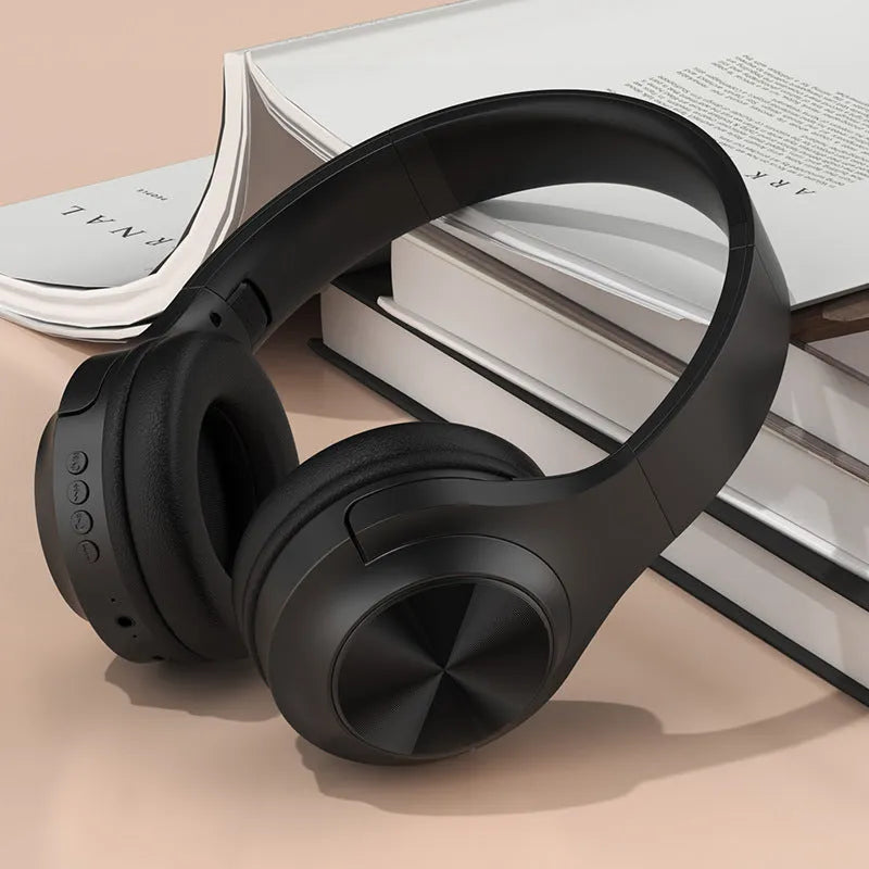 Wireless Bluetooth headset in ivory white, chalk black or youth green with head-mounted design