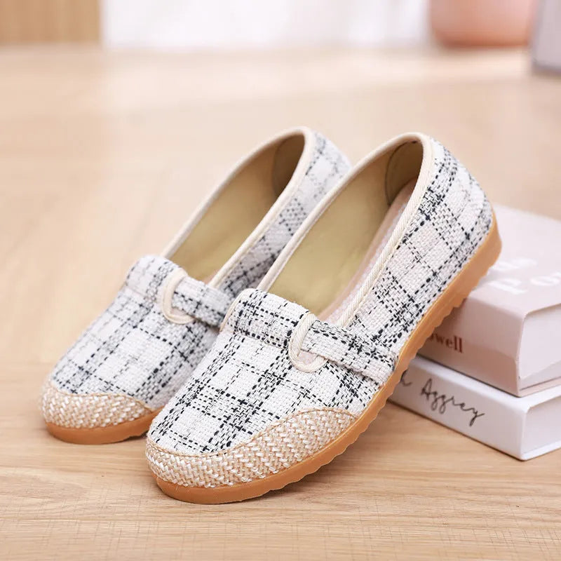 Women's flat heel cloth shoes with colour stitching, shallow mouth, and beef tendon sole in six colours