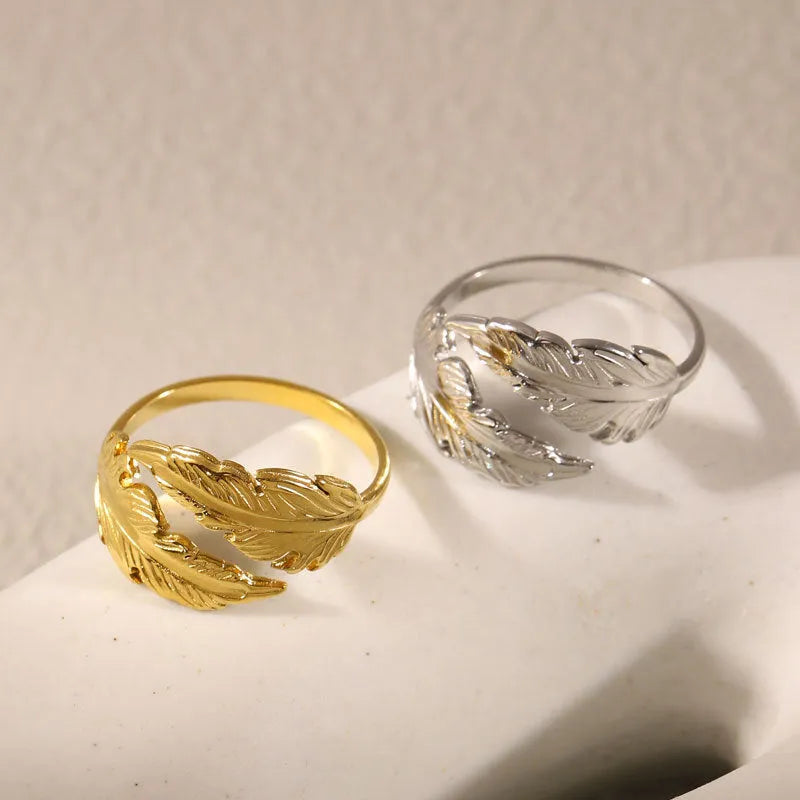 Women's adjustable feather ring in titanium steel with gold electroplated finish featuring number element