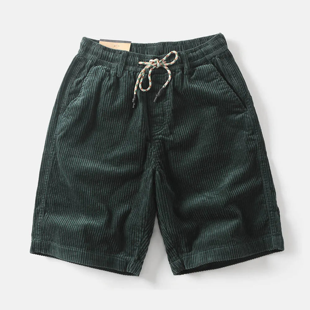 Men's retro American-style cargo shorts in straight leg cut with cargo pockets