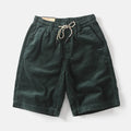 Men's retro American-style cargo shorts in straight leg cut with cargo pockets