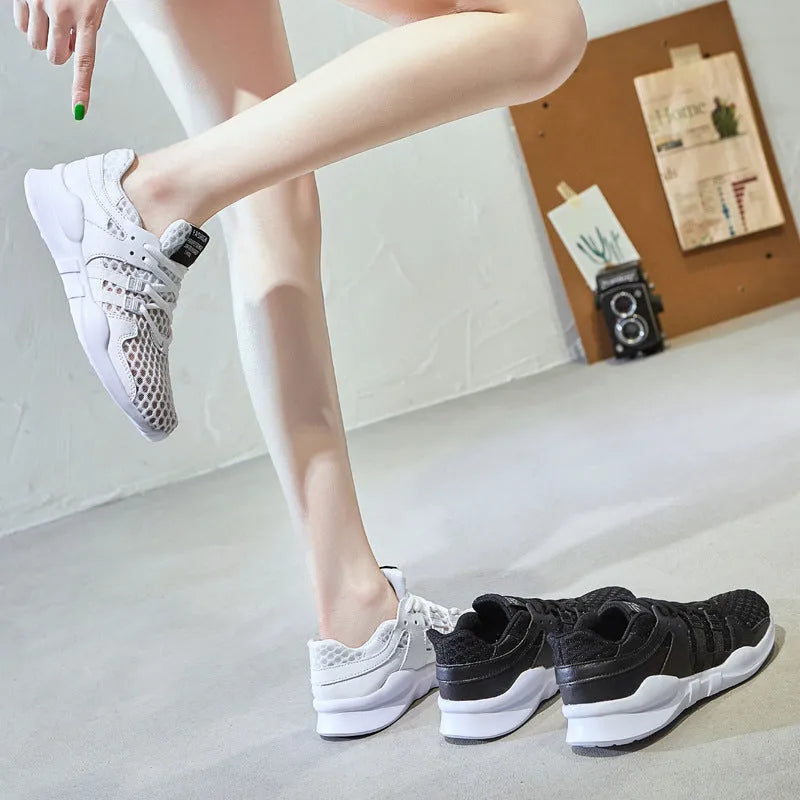 Low-top mesh sneaker with hollow breathable design and round toe in black and white colour options