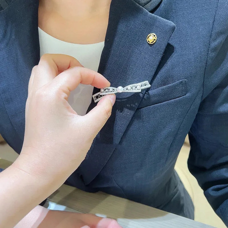 Chanel-style bow multi-pearl brooch for women, copper base, Korean style, silver accessories