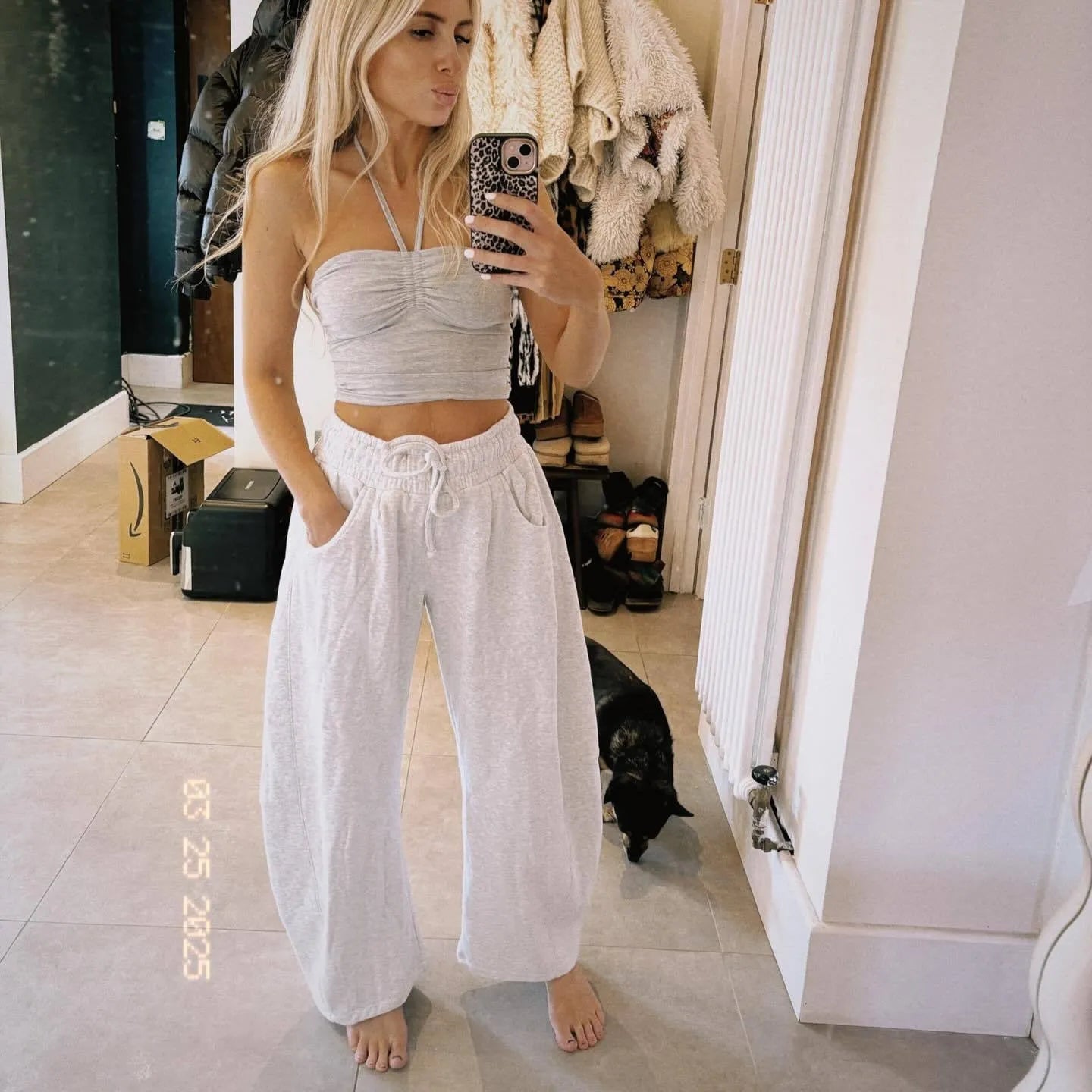Loose cropped sweatpants with elastic drawstring waist and pockets in street fashion styling