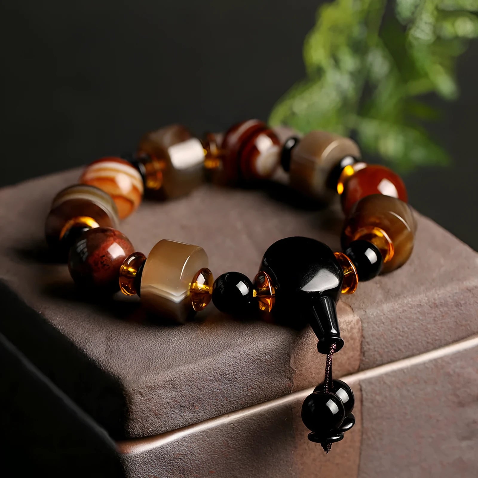 Original natural twining line old agate bracelet with sardonyx, white, black, and red agate beads in geometric ethnic style