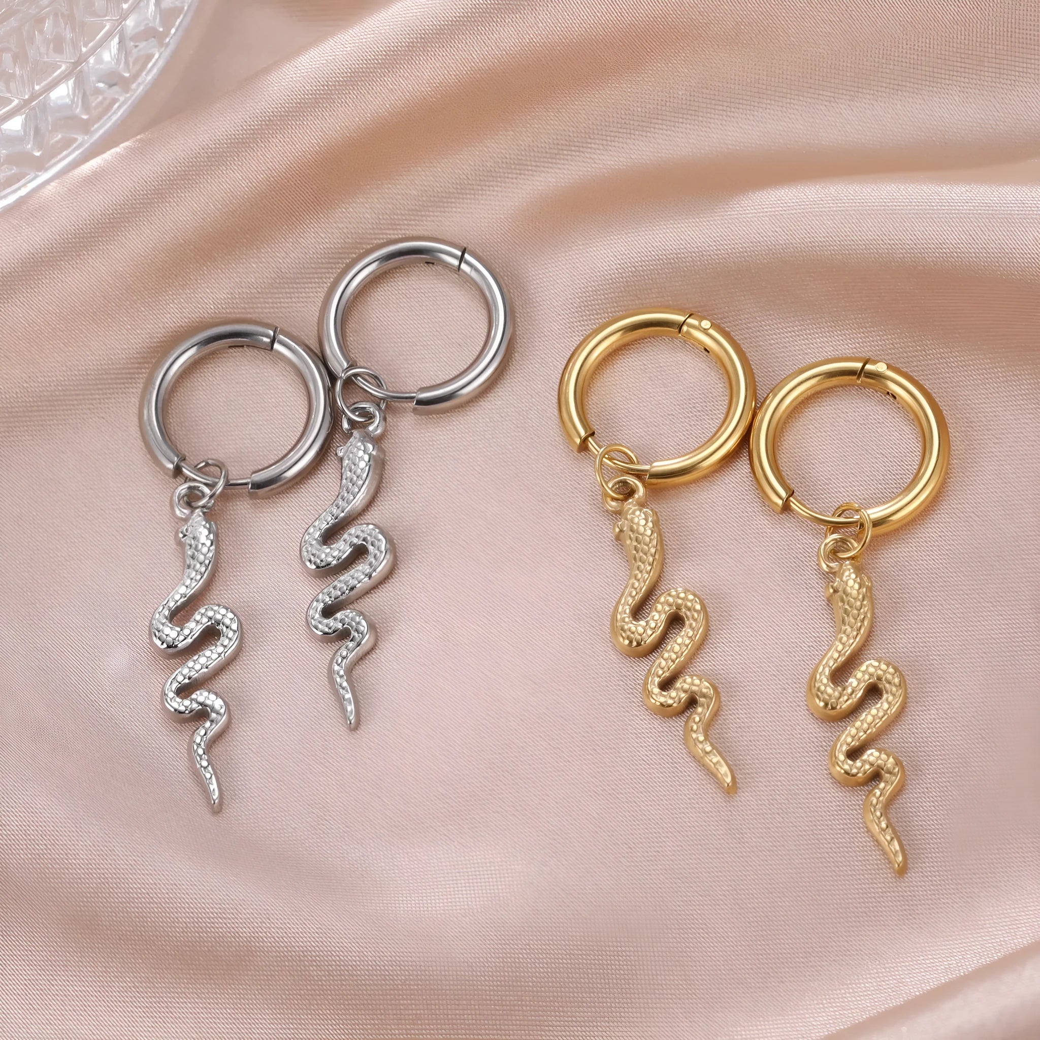 Gold plated stainless steel vintage snake-shaped clip earrings for women