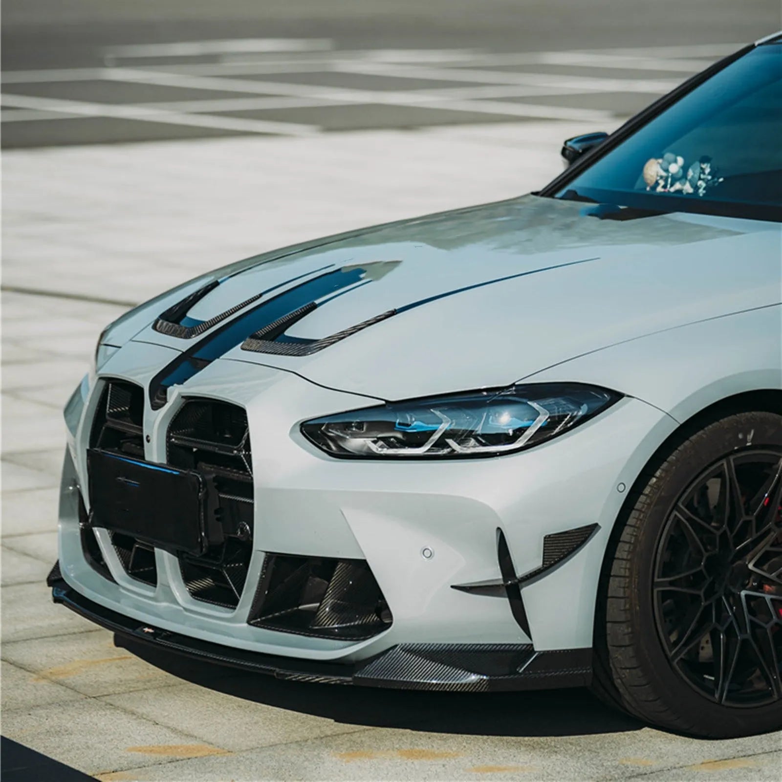 Dry carbon fibre front bumper grille for BMW M3 M4 G80 G82 in black 3K weave with UV coating