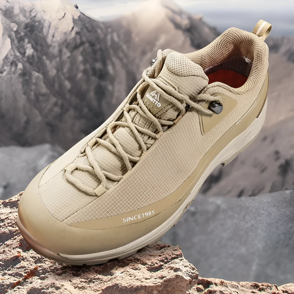 Men's low-top mountain climbing shoes with leather mesh upper and non-slip rubber outsole