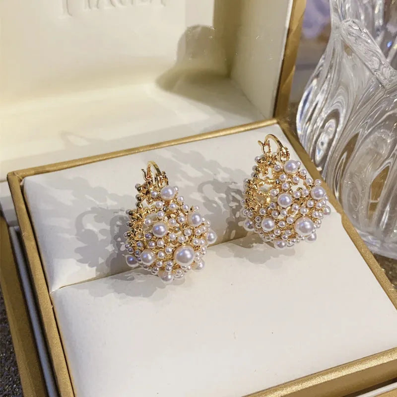 Women's gold-coloured copper flower basket earrings with small bead decoration and pearl inlay detail