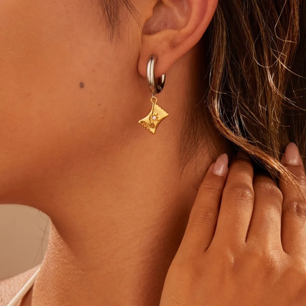 A pair of gold-coloured Christmas tree heart earrings for women, made from stainless steel with a star detail.