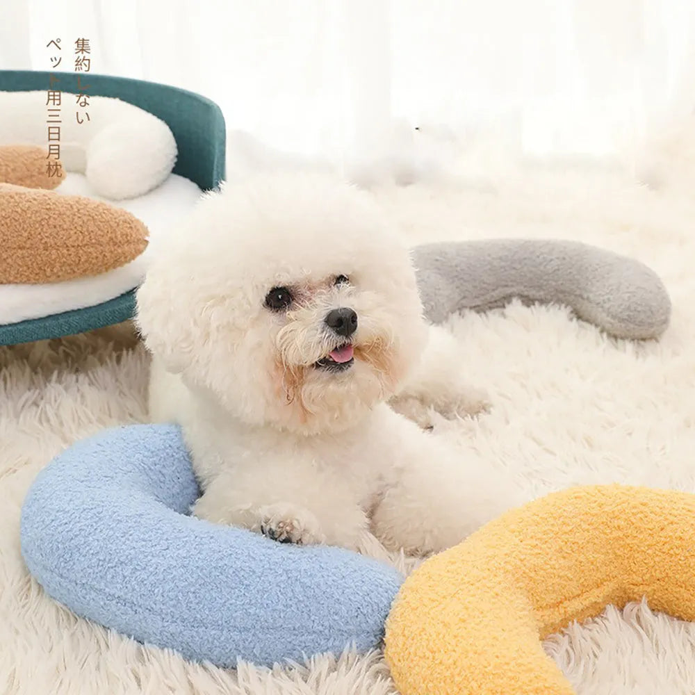 U-shaped blue cat pillow with adjustable white collar for feline cervical support during sleep