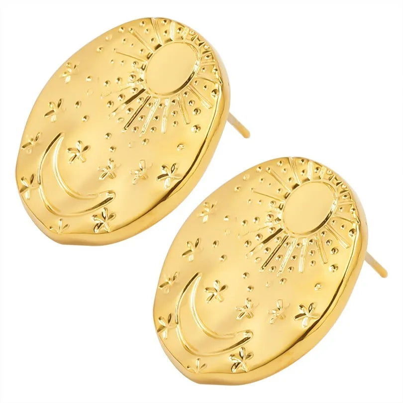 A pair of geometric shell-shaped stud earrings in 304 stainless steel with a gold or silver electroplated finish.