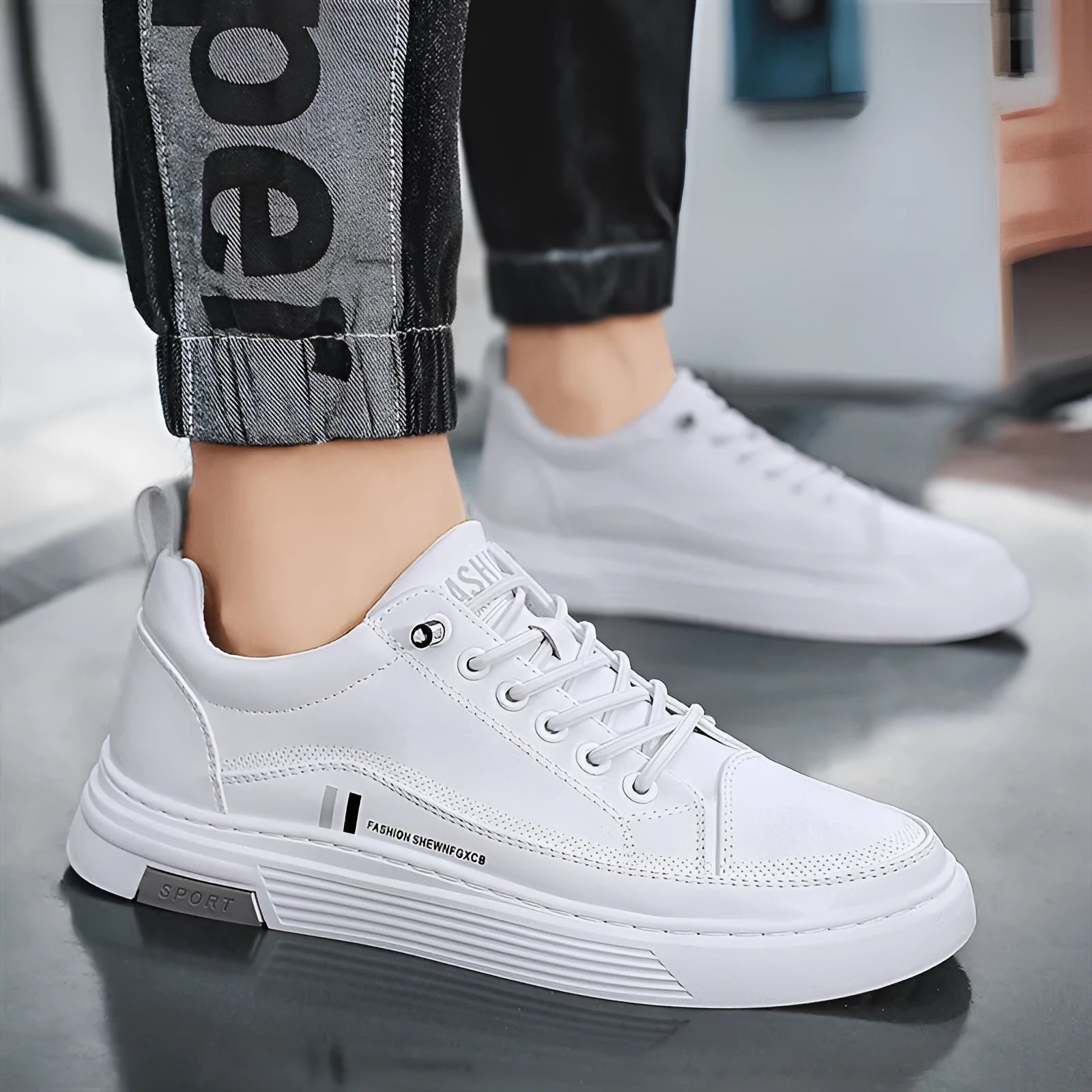 Men's microfiber skateboard shoes with rubber sole and elastic band closure in white or black